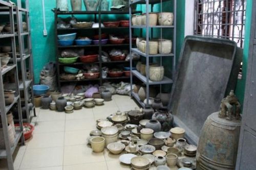 Thừa Thiên - Huế tiếp nhận 2 cổ vật triều Nguyễn: Hồi hương rồi cất kho?
