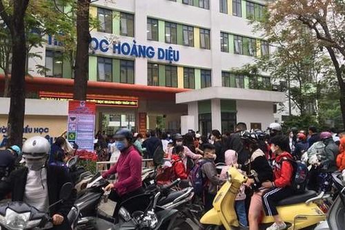 Học sinh từ lớp 1 - 6 trở lại trường: Niềm vui át nỗi lo