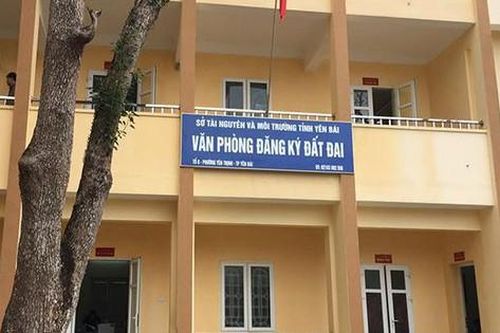 Bắt nhóm cán bộ câu kết lập khống hồ sơ chiếm đoạt tiền bồi thường