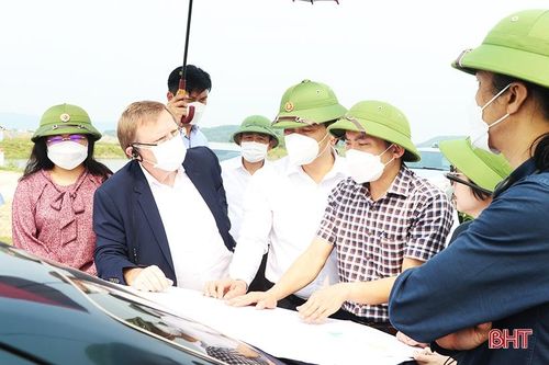 Cơ quan phát triển Pháp kiểm tra các dự án đầu tư vào Thạch Hà