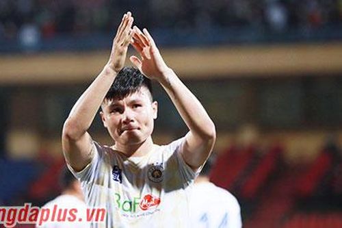 Quang Hải được Hà Nội FC dựng tifo như Ronaldo, Messi