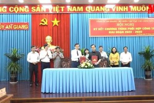 Tỉnh ủy An Giang và Bộ Biên tập Tạp chí Cộng sản ký kết chương trình phối hợp công tác giai đoạn 2022