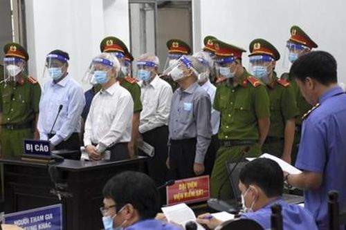 Trả giá cho hành vi phá núi Chín Khúc