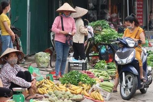 Công nhân quay cuồng trong mùa 'bão giá'