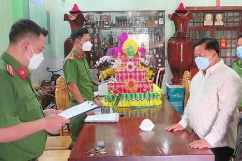 Bắt giam nguyên Trưởng phòng CSGT liên quan đến cấp biển số xe