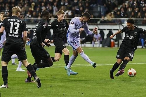 Europa League: Barcelona khó nhọc cầm hòa 1-1 với Eintracht Frankfurt