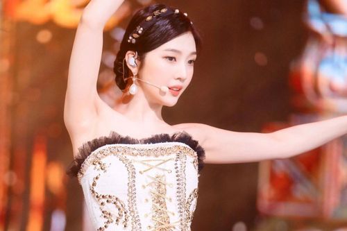 Trang phục quý tộc của Red Velvet