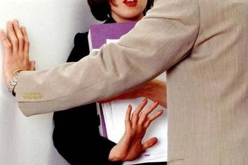 Hàng chục năm sống trong im lặng của nạn nhân bị quấy rối
