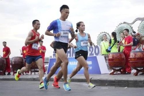 Hơn 3.000 VĐV tham dự giải chạy marathon quanh Hồ Tây