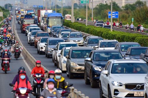 Cửa ngõ TP.HCM ùn ứ từ chiều tới tối trước dịp nghỉ giỗ Tổ