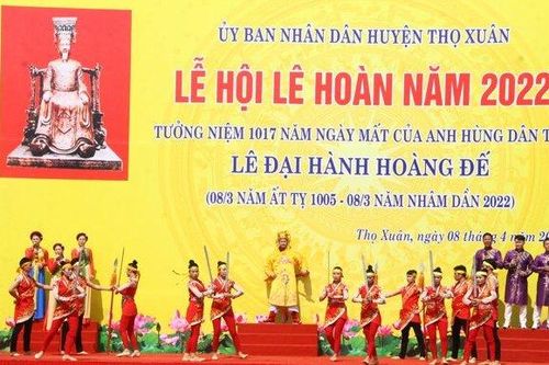Thanh Hóa: Hàng nghìn người hành hương về Lễ hội Lê Hoàn