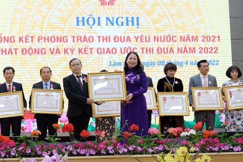 Trao các danh hiệu cao quý tặng tập thể, cá nhân tỉnh Lâm Đồng