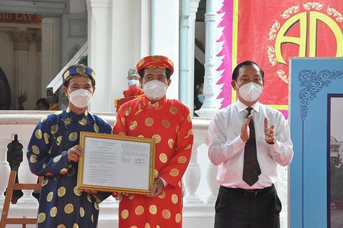 Công nhận bộ sưu tập vàng lá chạm khắc hình voi Gò Thành là bảo vật quốc gia