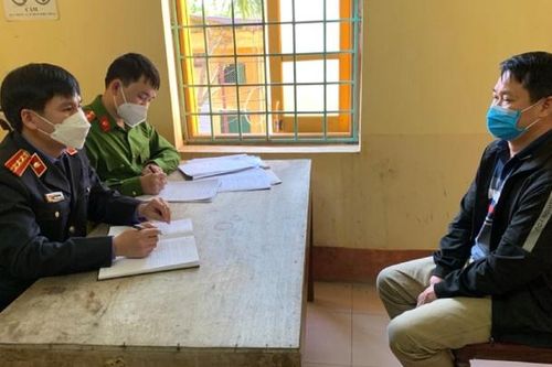 Bắt cán bộ địa chính ở Tuyên Quang ép dân chung chi 10 triệu làm hồ sơ