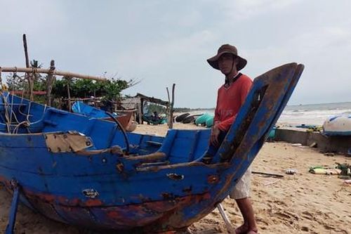 Ngư dân Phú Yên gặp khó khi không có thợ sửa tàu