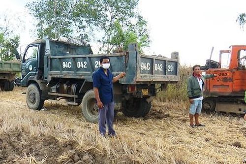 Bạc Liêu: Bắt quả tang vụ khai thác đất trái phép