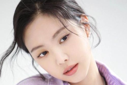 Naeun xác nhận rời Apink sau 11 năm gắn bó