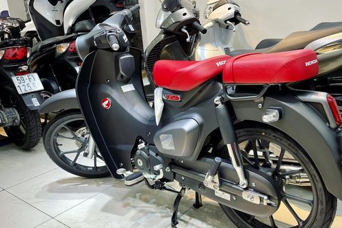 Honda Super Cub C125 đen nhám bị hét chênh hơn 100 triệu đồng