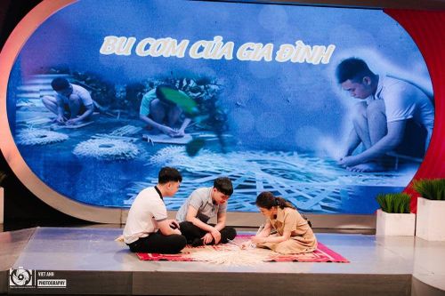 Trạm yêu thương: Hai chàng trai đan nan tre nuôi ước mơ đại học