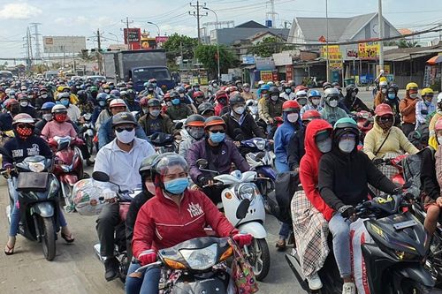 Người dân ùn ùn rời TP Hồ Chí Minh, bắt đầu kỳ nghỉ lễ Giỗ Tổ Hùng Vương