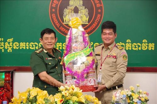 Bộ Chỉ huy Bộ đội Biên phòng tỉnh Tây Ninh chúc Tết các lực lượng vũ trang Campuchia