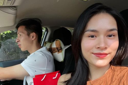 Bà xã Hùng Dũng khoe chồng mùi mẫn trên trang cá nhân, Văn Toàn lộ rõ vẻ 'ghen tỵ'