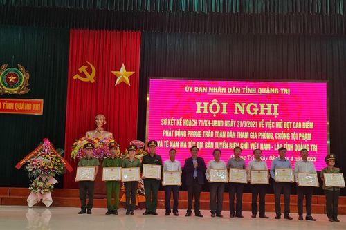 Khen thưởng thành tích phòng, chống ma túy tuyến biên giới Việt - Lào