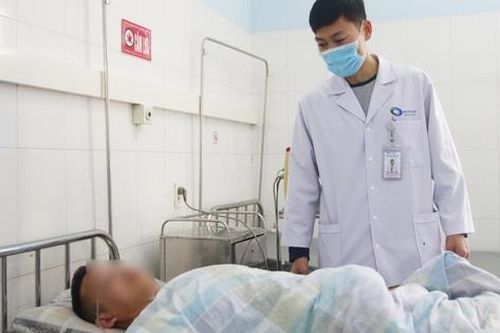 Nuốt phải mảnh xương, người đàn ông 38 tuổi bị thủng ruột non