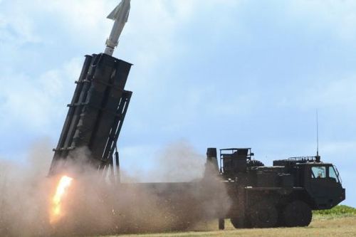NATO tuyên bố bắt đầu giao vũ khí tấn công cho Ukraine