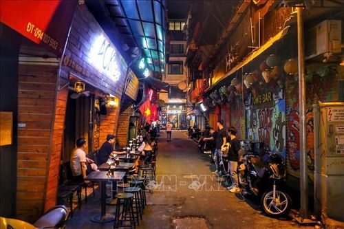 Các quán bar tại Hà Nội hoạt động trở lại từ 0 giờ ngày 8/4