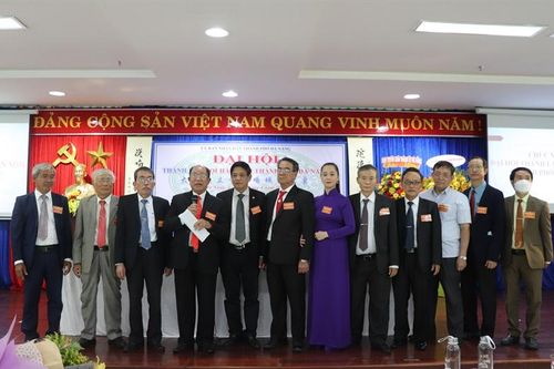 Ông Hoàng Ngọc Khăn được bầu làm Chủ tịch đầu tiên của Hội Hán Nôm TP Đà Nẵng