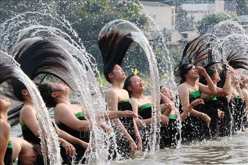 Tái hiện Lễ hội Áp Hô Chiêng của người Thái trắng