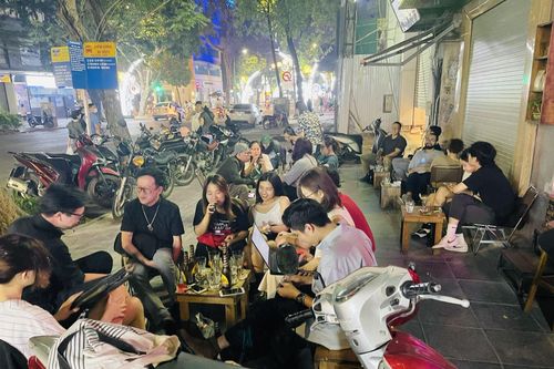 Người dân Thủ đô ùa ra đường kỳ nghỉ lễ Giỗ Tổ Hùng Vương