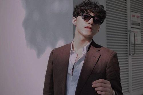 Sơn Tùng đã UNFOLLOW tất cả mọi người trên Instagram, toàn bộ các trang thuộc công ty M-TP đều đổi ảnh đen sì báo hiệu sắp comeback?