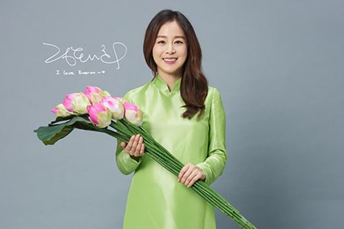 Sao ngoại xúng xính áo dài Việt: Jang Nara quá cute, Kim Tae Hee đẹp thuần khiết