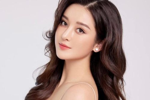 Huyền My lo lắng phát hiện tai bị rỉ máu lúc ngủ dậy mà không biết nguyên nhân do đâu