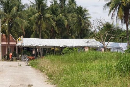 TP.HCM: Đổ nhầm cồn sát khuẩn vào rượu uống, 2 người tử vong