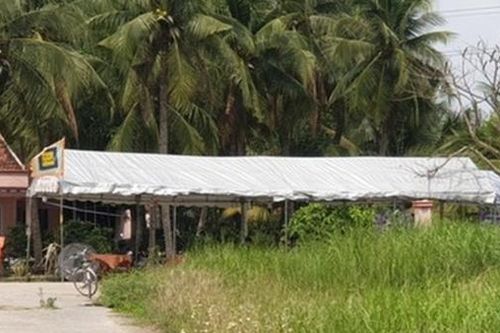 Chế cồn khử khuẩn vào rượu uống, 2 người ngộ độc tử vong