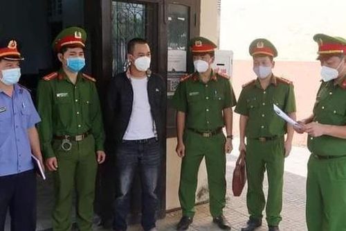 Mâu thuẫn trong quán nhậu, dùng kiếm chém người gây thương tích