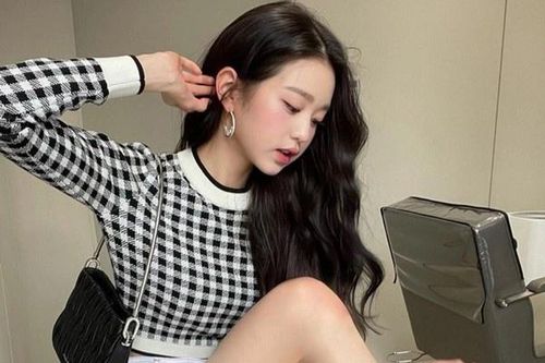 Nữ ca sĩ 18 tuổi lo lắng vì ngày càng cao