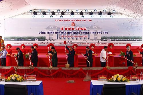 Chủ tịch nước Nguyễn Xuân Phúc dự Lễ khởi công xây dựng Nhà văn hóa nghệ thuật tỉnh Phú Thọ