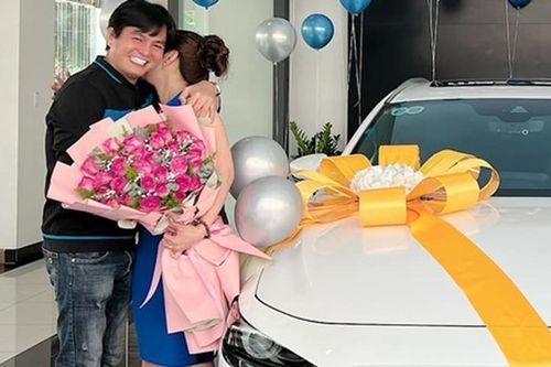 'Cậu Ba' của 'Tiếng sét trong mưa' được vợ tặng xe hơi