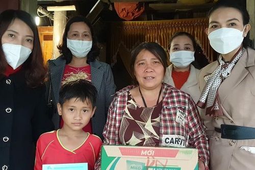 'Mẹ đỡ đầu' của trẻ mồ côi ở Quảng Bình