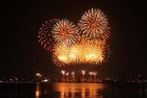 Rực rỡ màn pháo hoa nhân dịp Giỗ Tổ Hùng Vương