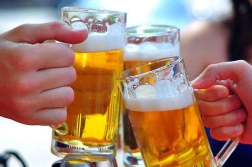Tiêu thụ rượu bia tăng mạnh, tính thuế mới với đồ uống có cồn