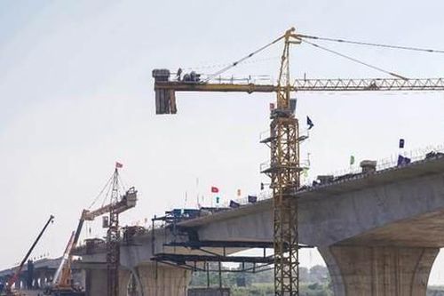Hợp long cây cầu nghìn tỷ dài nhất trên cao tốc đoạn Mai Sơn - QL45