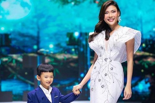 Thúy Diễm, Xuân Lan mang con lên sân khấu
