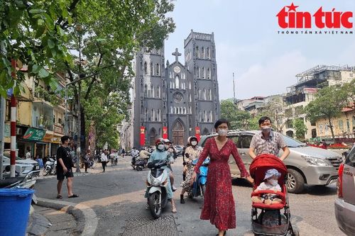 Diện mạo mới của Nhà thờ lớn Hà Nội đón kỳ nghỉ lễ
