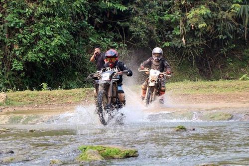 Sôi nổi giải đua mô tô địa hình Việt Nam năm 2022