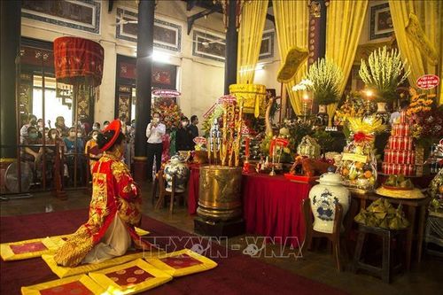 Người dân TP. Hồ Chí Minh viếng các ngôi đền thờ Vua Hùng